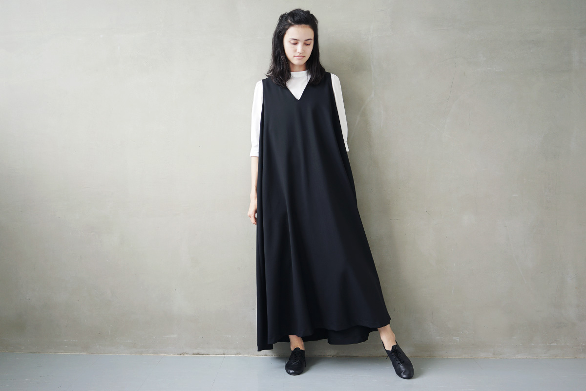 Mochiモチv-neck dress [ms02-op-03]Mochi 最新コレクションいち早く ...