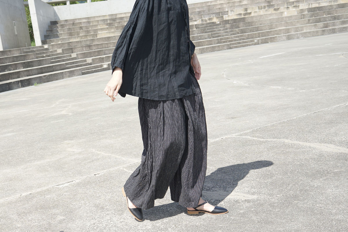 suzuki takayukiスズキタカユキwrapped pants ii[S202-16/black stripe]suzuki takayuki  スズキタカユキ 最新コレクションアイテムを購入できるネット通販