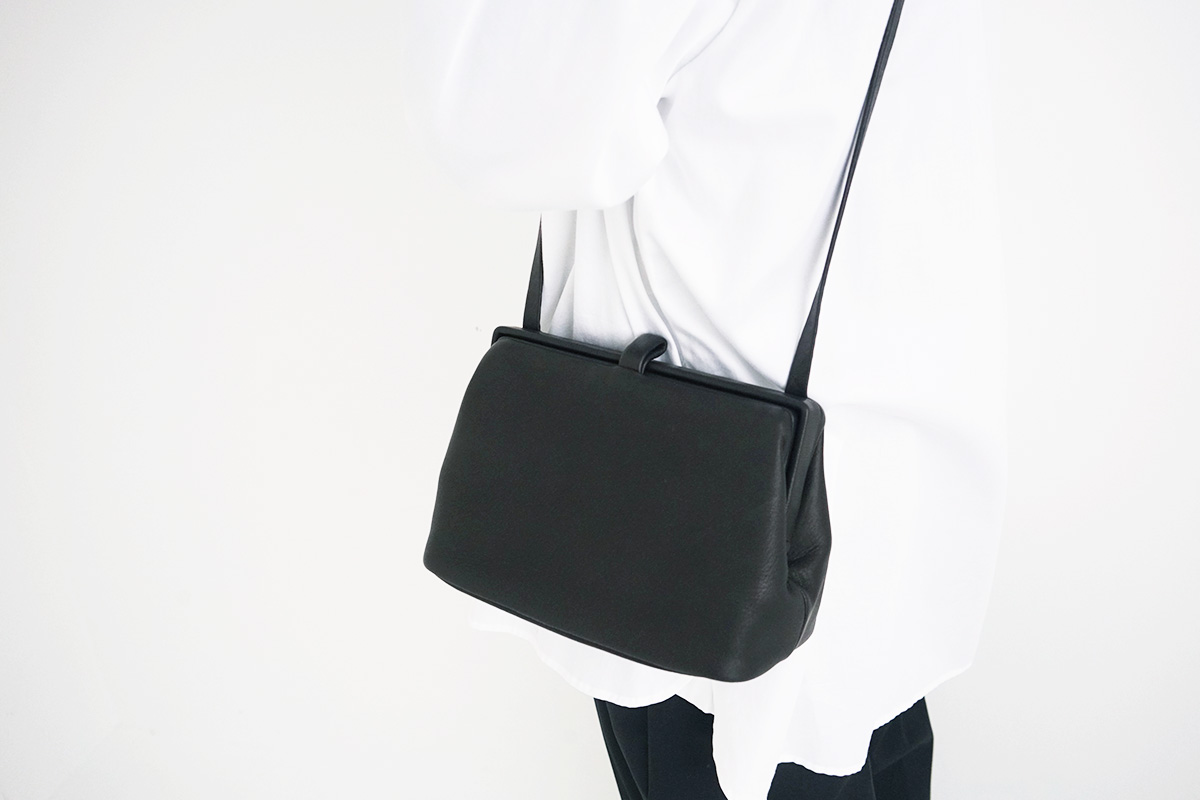 Aeta アエタDA46 SHOULDER M[BLACK]Aeta 最新のバッグなど革アイテムを購入できるアエタ通販サイト