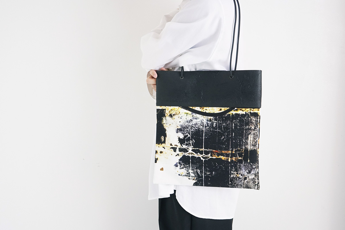 KAGARI YUSUKE壁布トート・2020[ユシマ]KAGARI YUSUKE 最新作のバッグ 