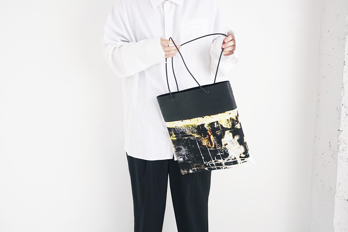 KAGARI YUSUKE壁布トート・2020[ユシマ]KAGARI YUSUKE 最新作のバッグ 