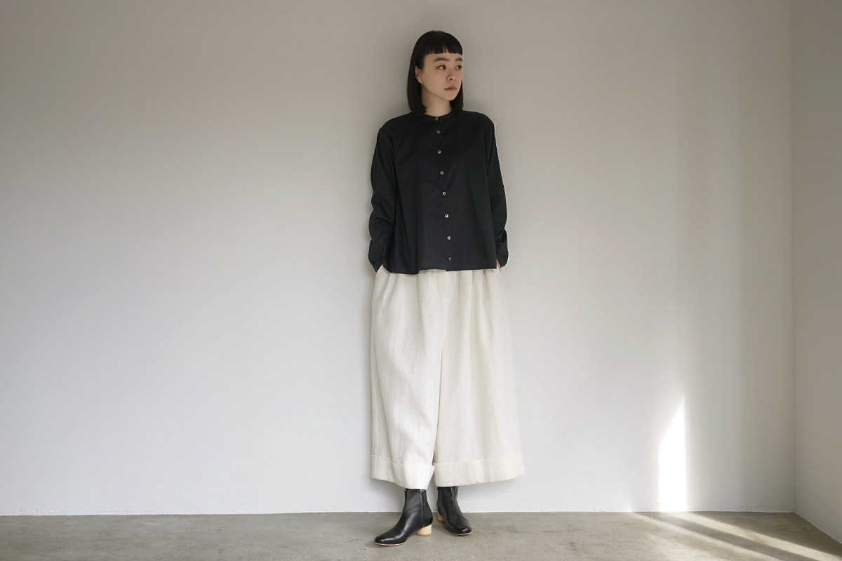 Mochi モチ cropped wide pantswhite