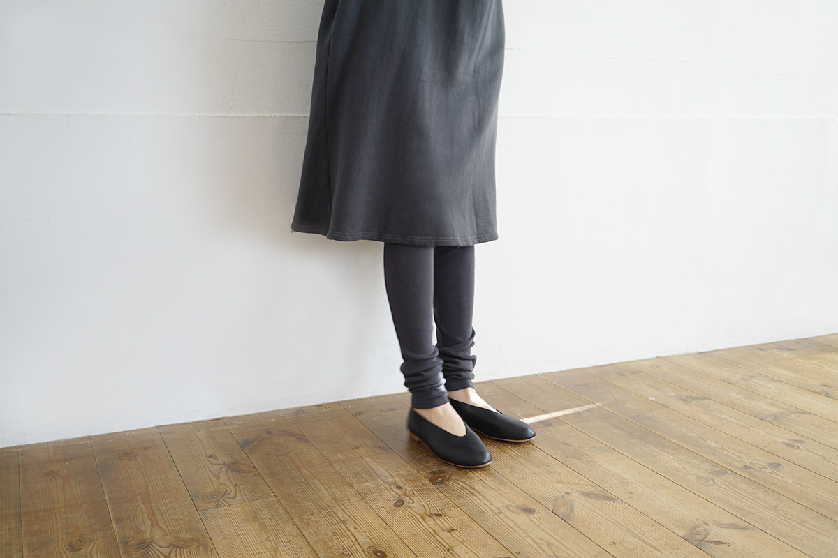 Mochi モチ cotton silk leggings [charcoal grey]