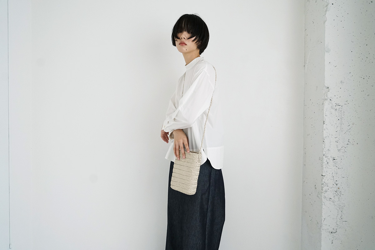 Aeta アエタKG15 THIN BASKET XS[IVORY]Aeta 最新のバッグなど革