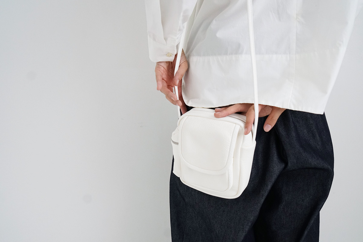 Aeta アエタDA05 SHOULDER POUCH[WHITE]Aeta 最新のバッグなど革