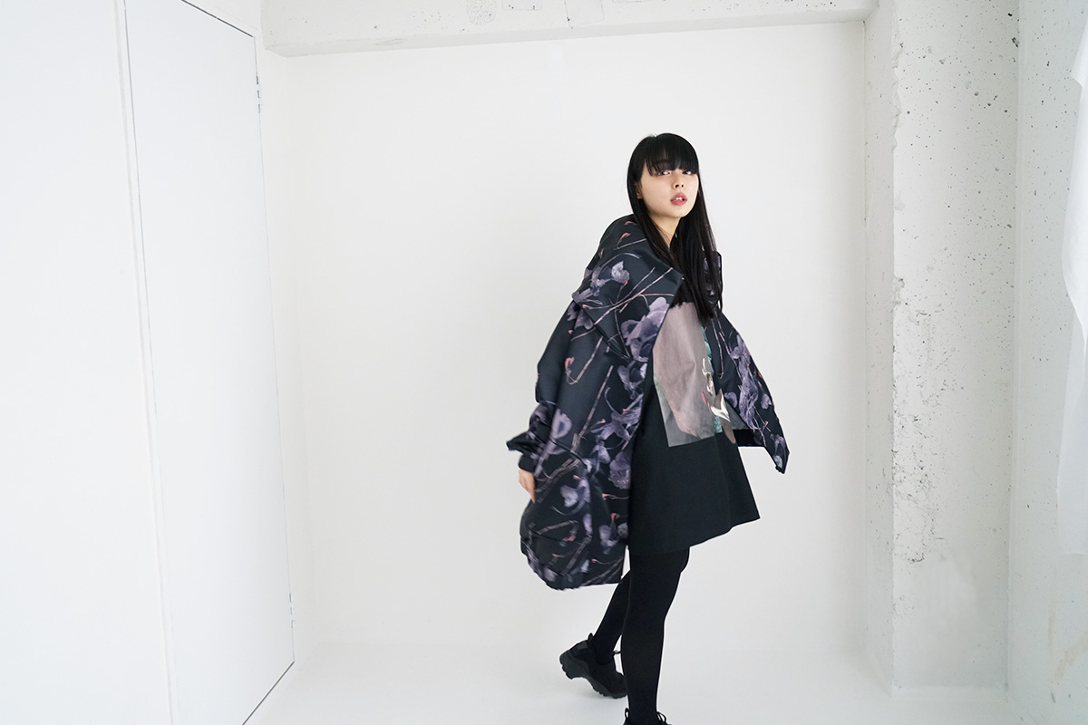 BALMUNG バルムング, 21AW13 グラフィックハイネックビッグパーカー[ダーク総柄]