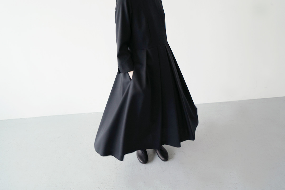Mochi tuck dress [ma21-op-02/black]