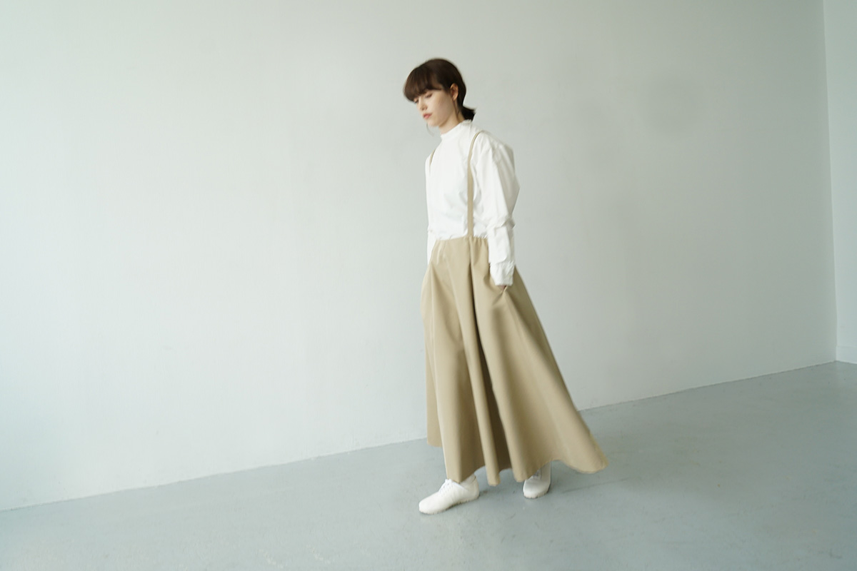 Mochi panel suspender skirt [ma21-sk-01/khaki beige]