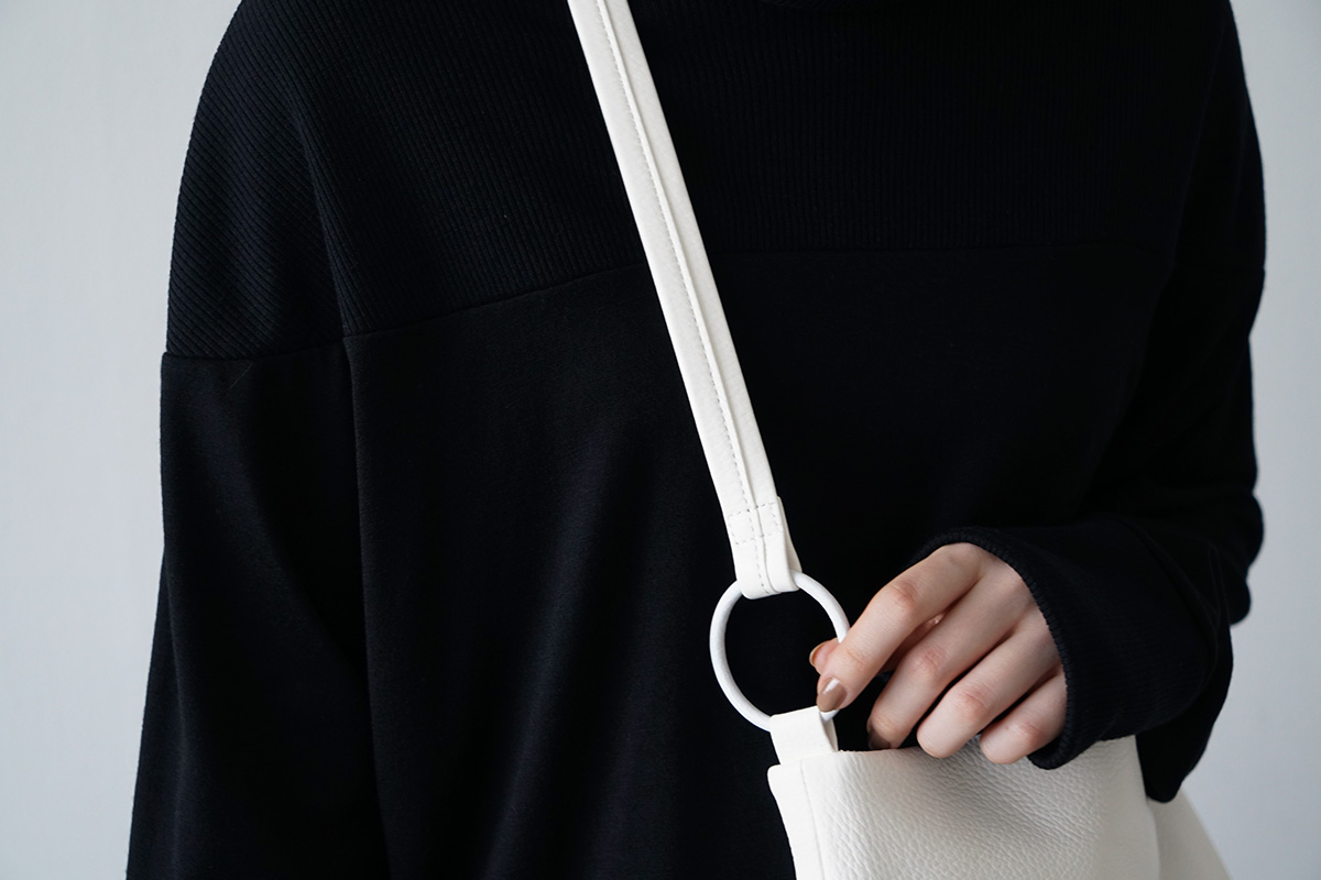 Mochi square shoulder bag [ma-pro-08/white]