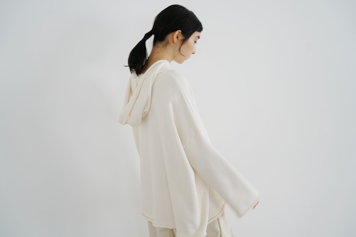 Mochi モチ sweat hoodie [off white]