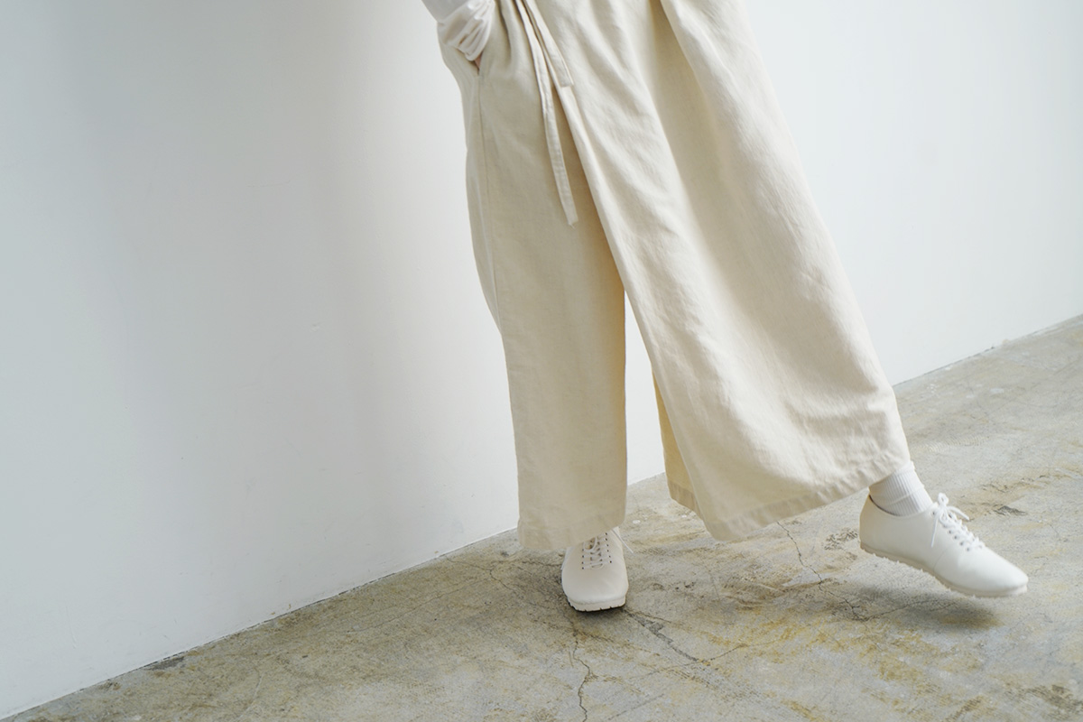 Mochi モチ wrap pants [off white]