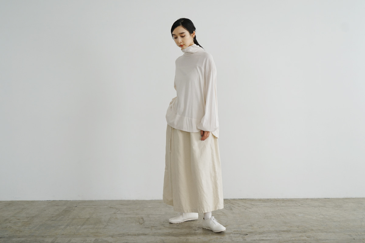 Mochi モチ cotton cashmere turtleneck [off white]