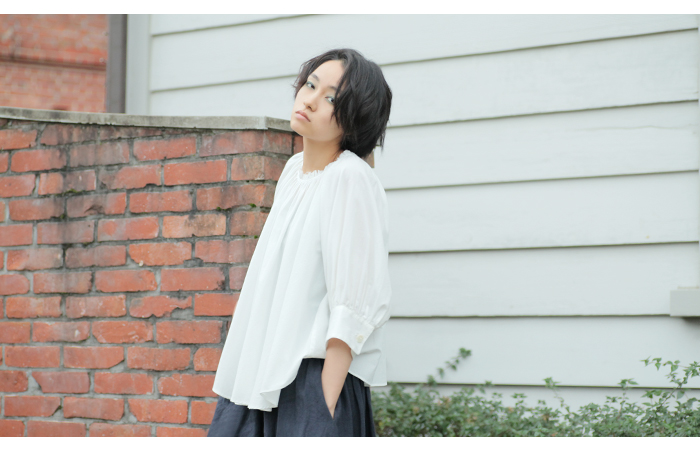 SI-HIRAI DRAPE BLOUSE WHITE(CHSS16-3309)