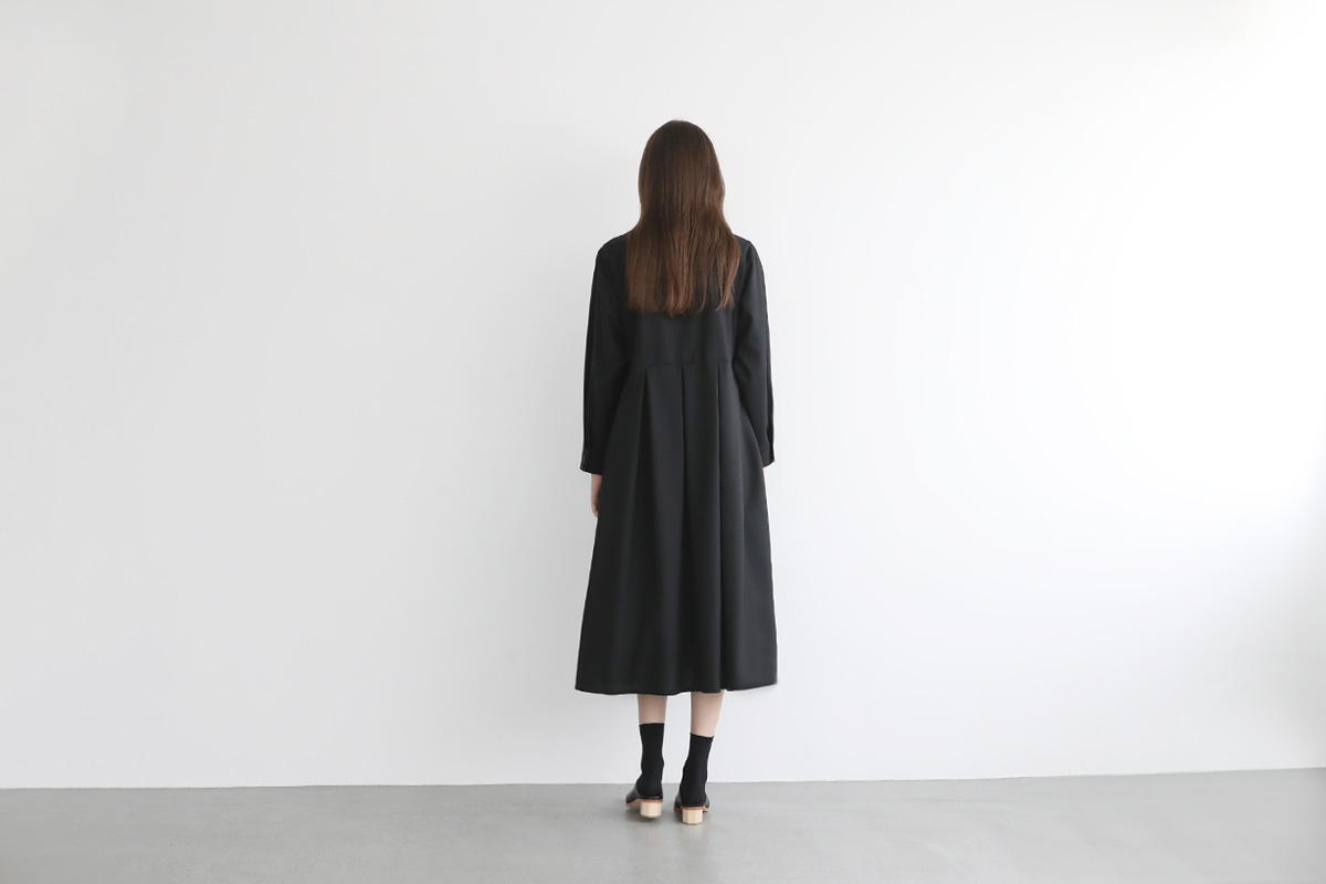 Mochi box tuck dress [ms22-op-01/black]