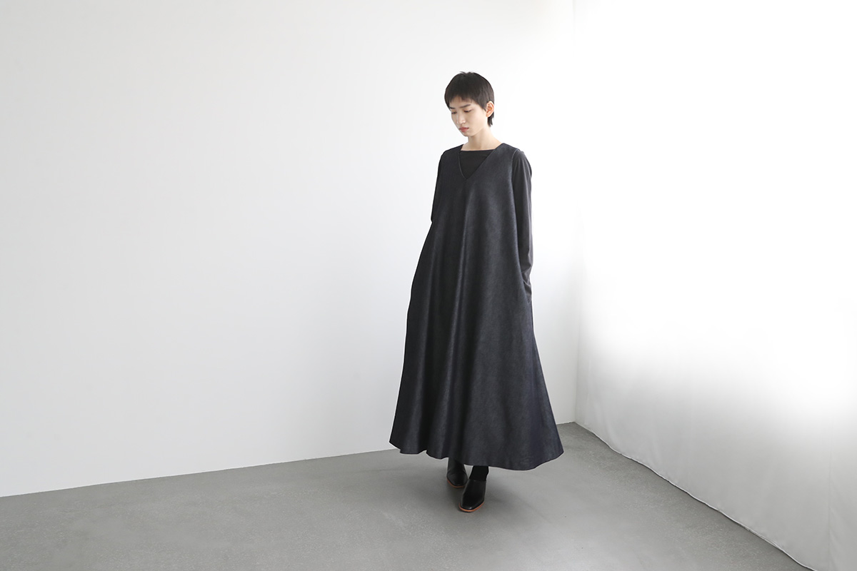 Mochi v-neck denim dress [mo-op-04/dark indigo]