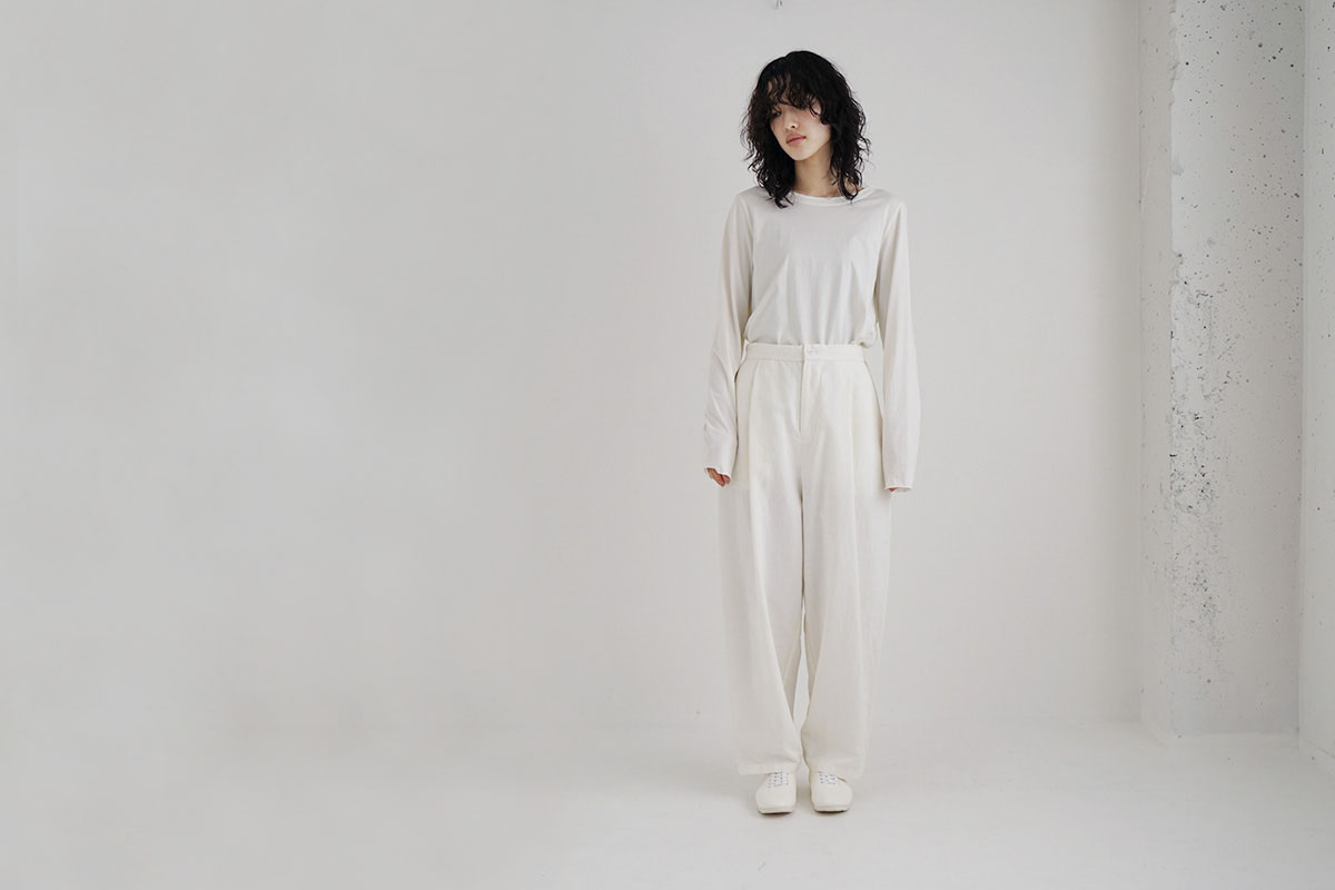 Mochi モチ double button pants [off white]