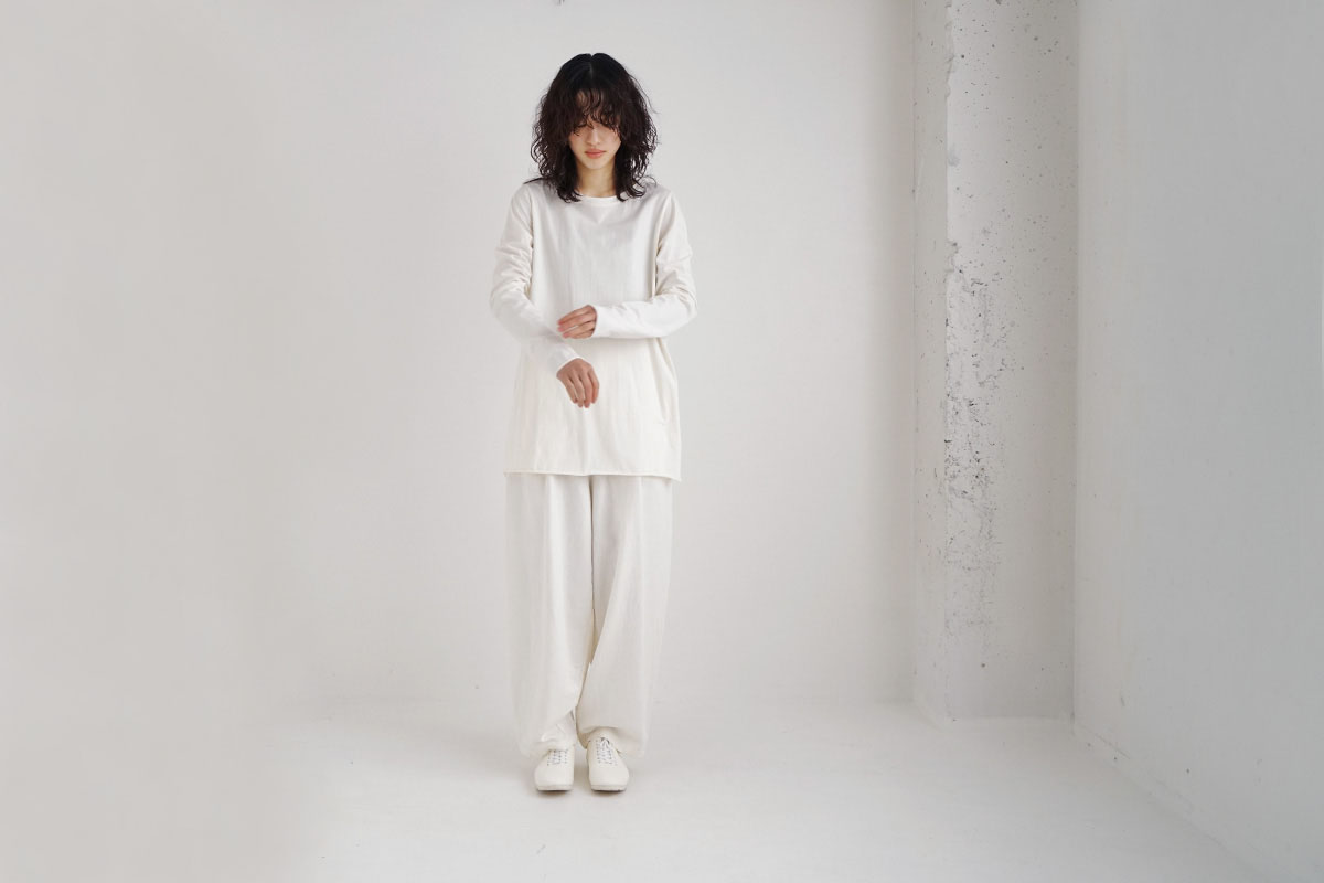 Mochi モチ double button pants [off white]