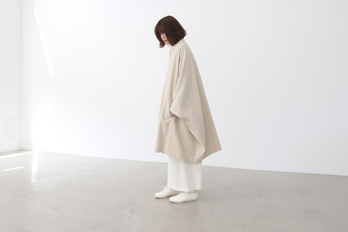 Mochi cape coat [ma22-co-02/off beige]