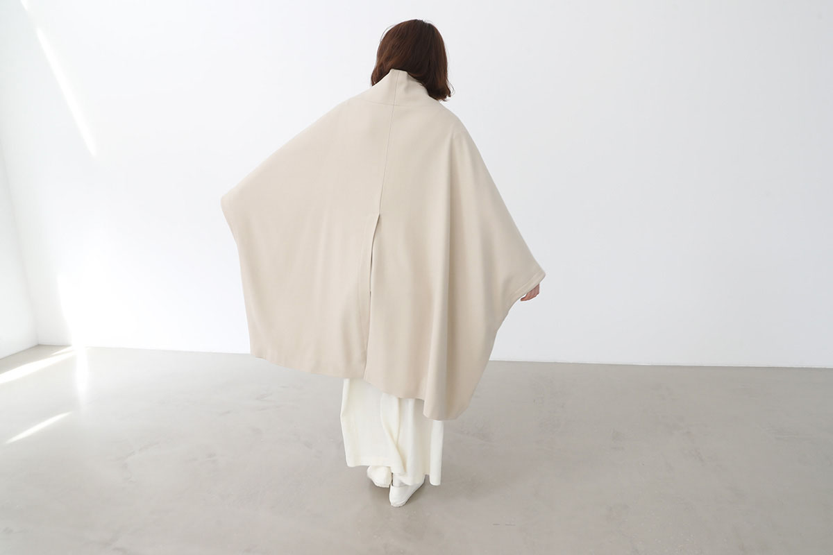 Mochi cape coat [ma22-co-02/off beige]
