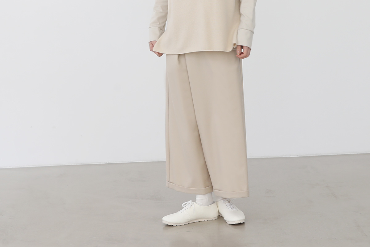 Mochi asymmetry wide pants [ma22-pt-02/off beige]