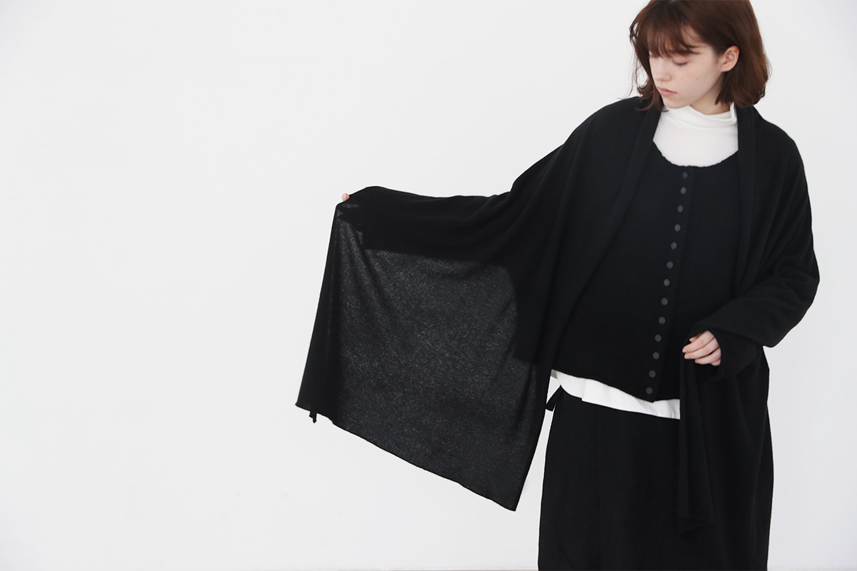 Mochi baby cashmere stole [vm-a22-k19/black]
