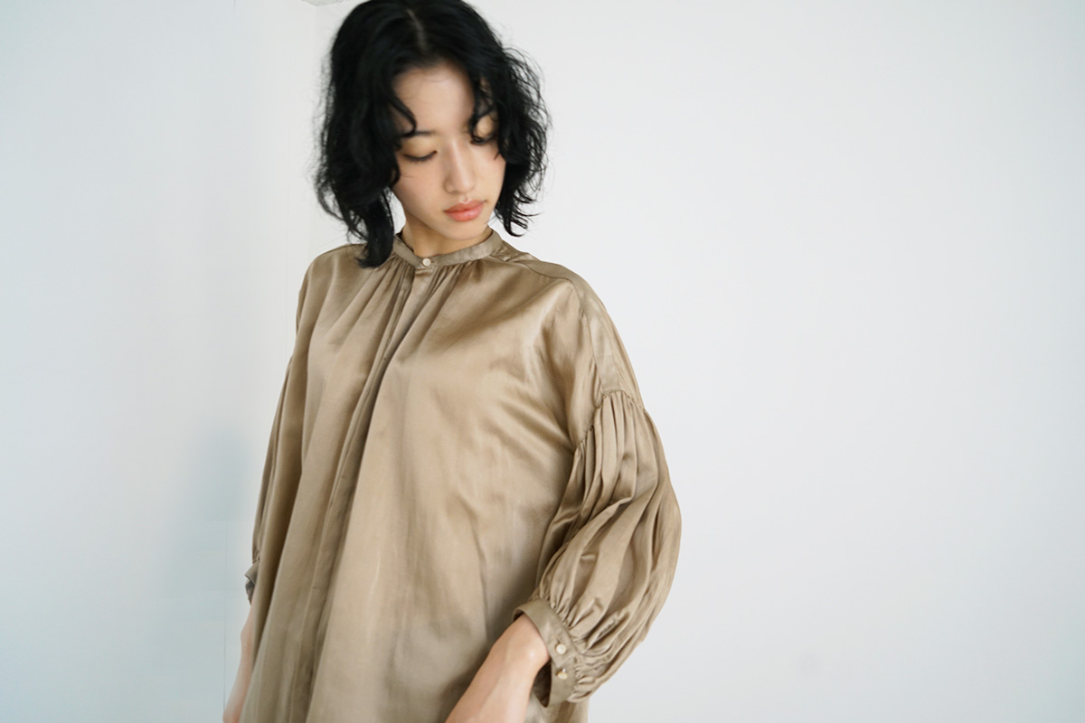 suzuki takayukiスズキタカユキpuff-sleeve blouse [T001-12/bay leaf 