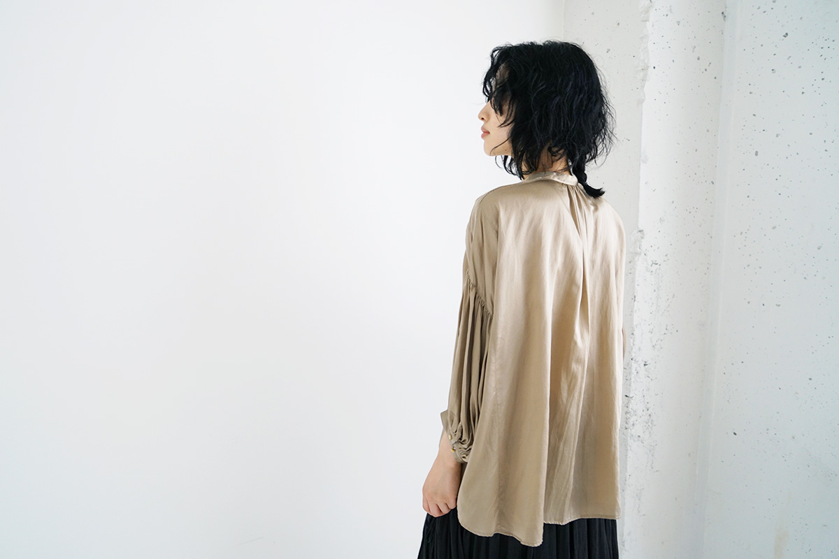 suzuki takayuki スズキタカユキ puff-sleeve blouse [T001-12/bay leaf]