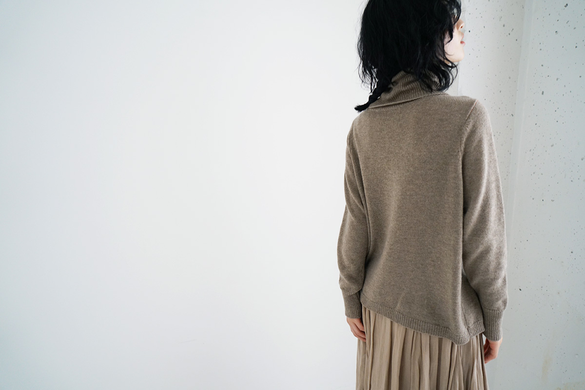 suzuki takayuki スズキタカユキ turtle-neck sweater Ⅰ[A231-05/cinnamon]
