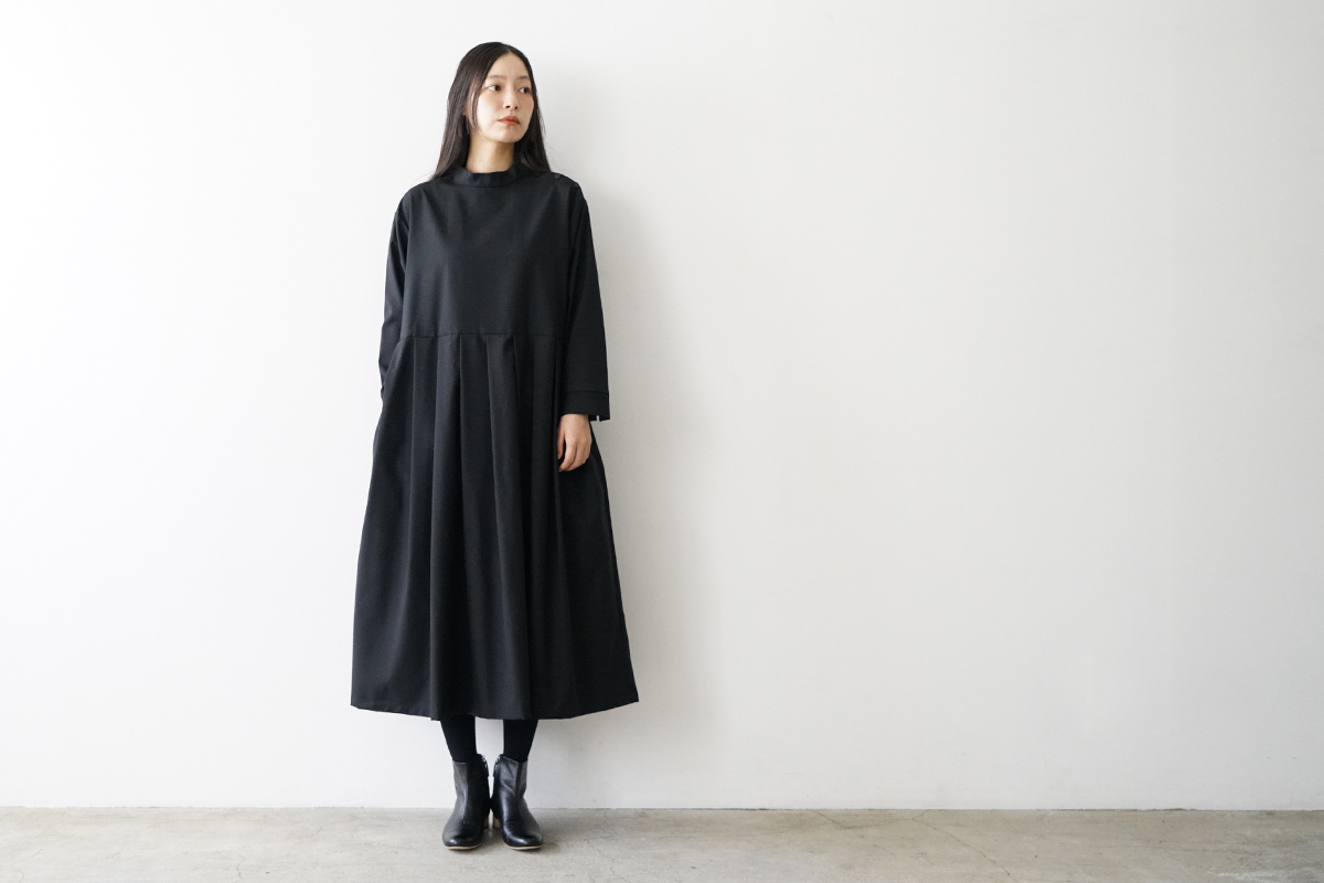 Mochi モチ hight neck tuck dress[ma20-op-01/black]<br>ハイネックタックワンピース