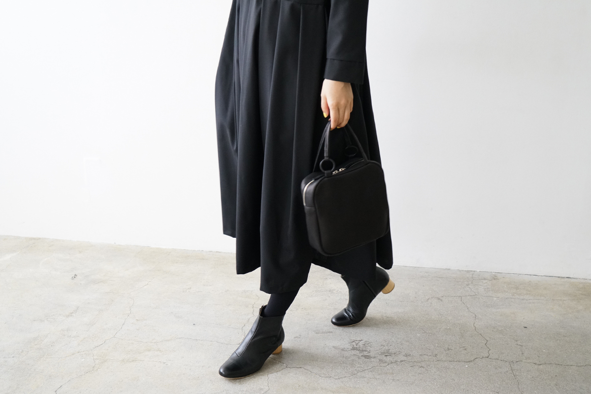 Mochi モチ hight neck tuck dress[ma20-op-01/black]<br>ハイネックタックワンピース