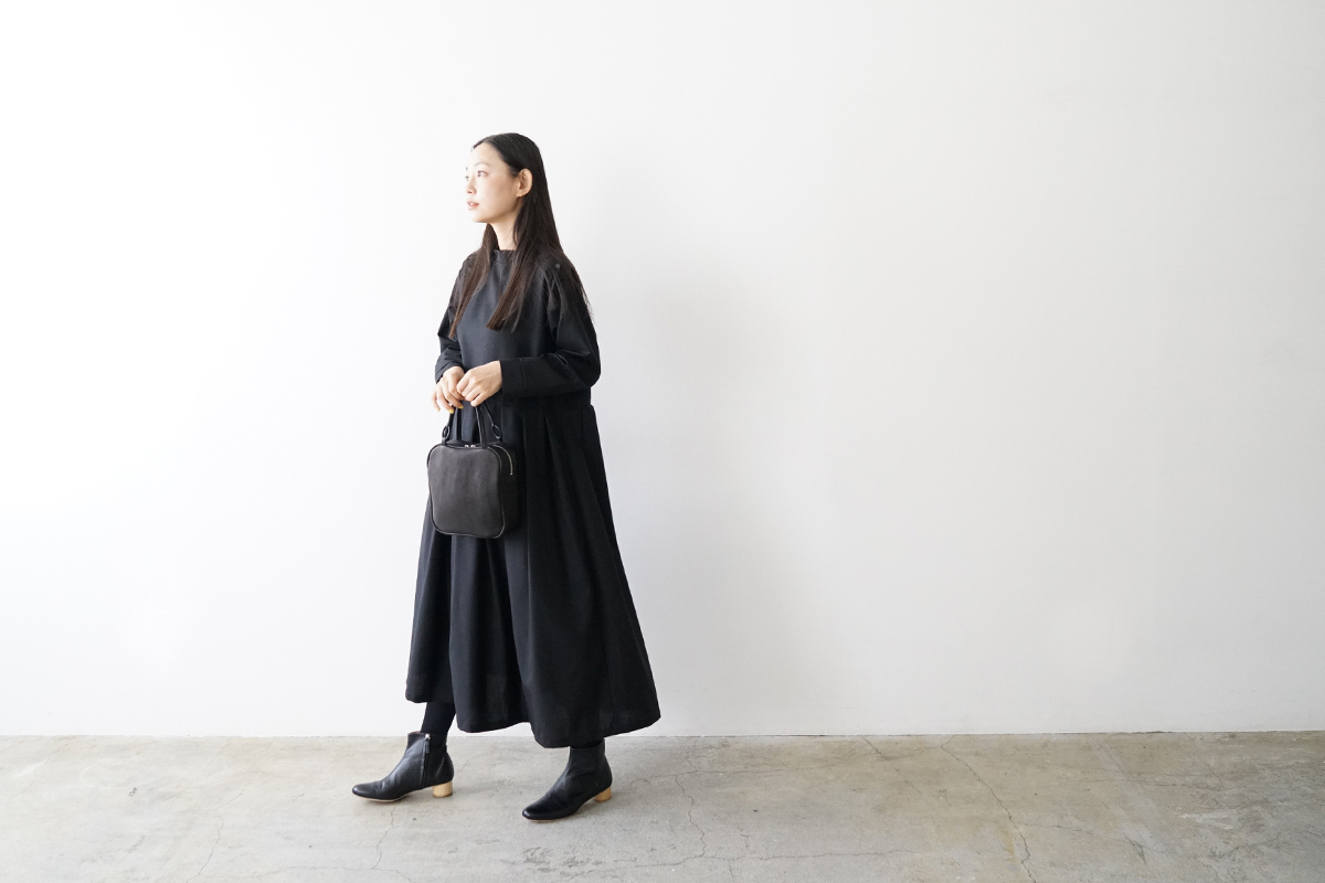 Mochi モチ hight neck tuck dress[ma20-op-01/black]<br>ハイネックタックワンピース