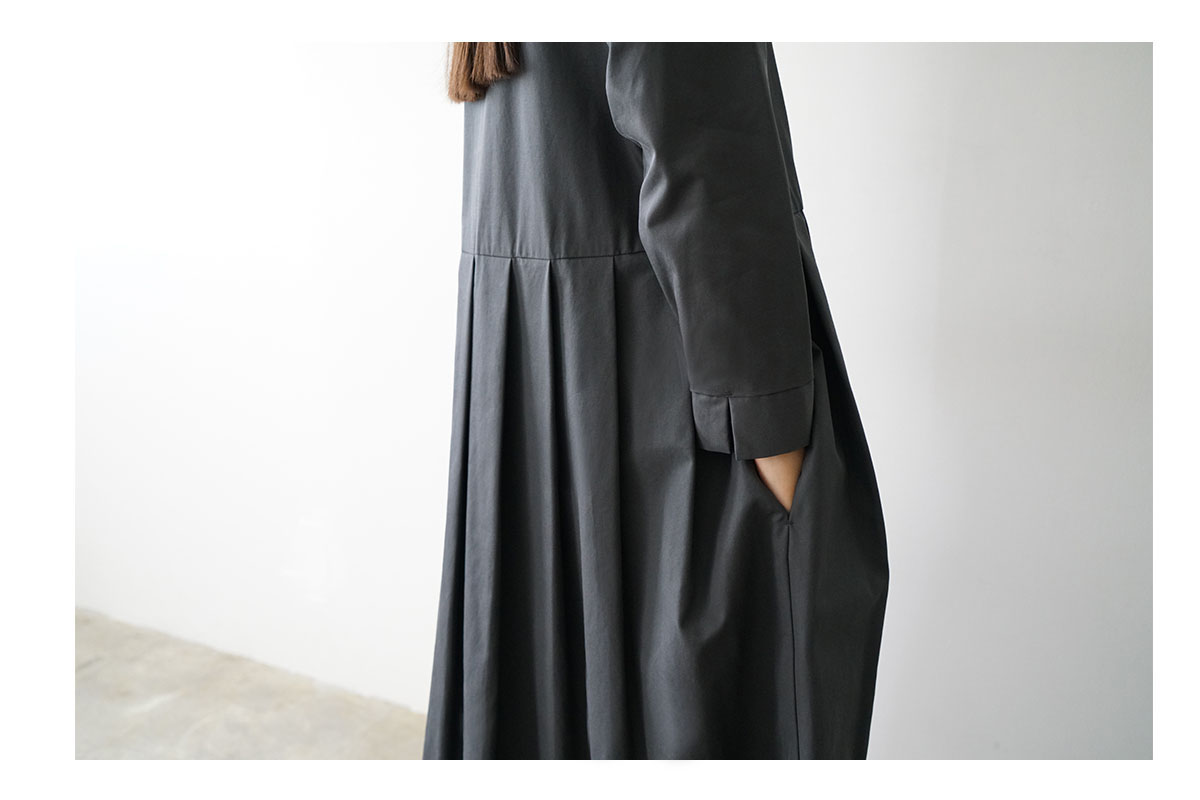 Mochi モチ hight neck tuck dress[ma20-op-01/graphite]ハイネックタックワンピース