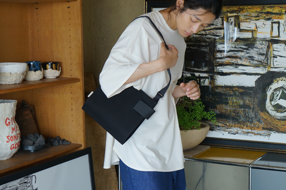 macromauro  マクロマウロ WRAP BAG SHOULDER CANVAS S(BLACK)