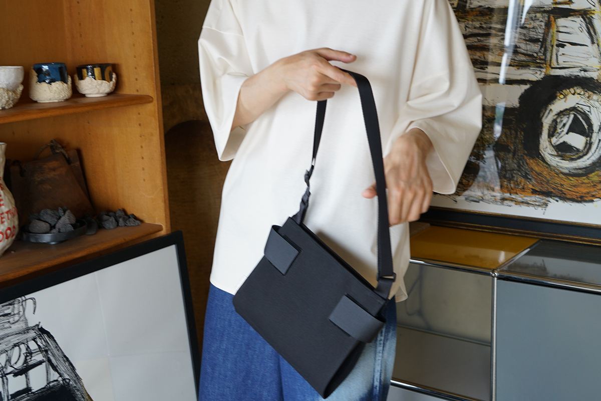 macromauro  マクロマウロ WRAP BAG SHOULDER CANVAS S(BLACK)