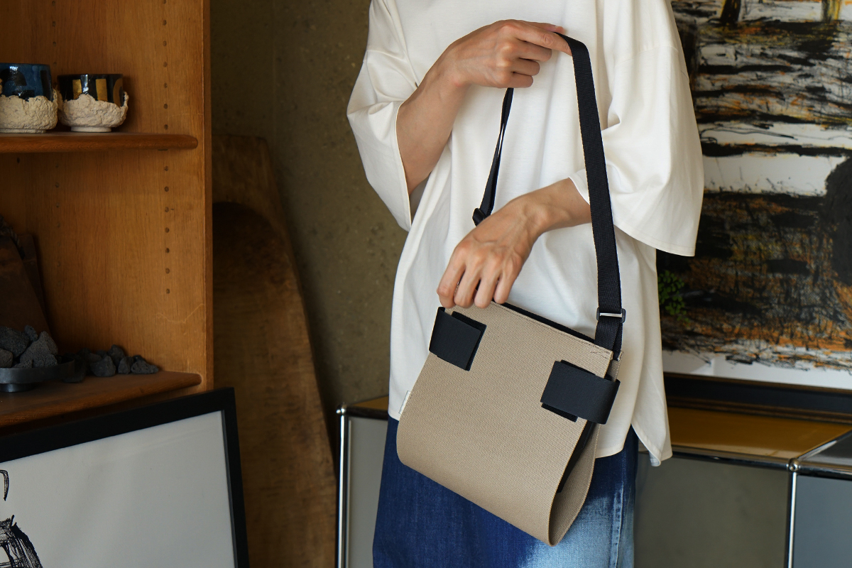 macromauro  マクロマウロ WRAP BAG SHOULDER CANVAS S(BEIGE)