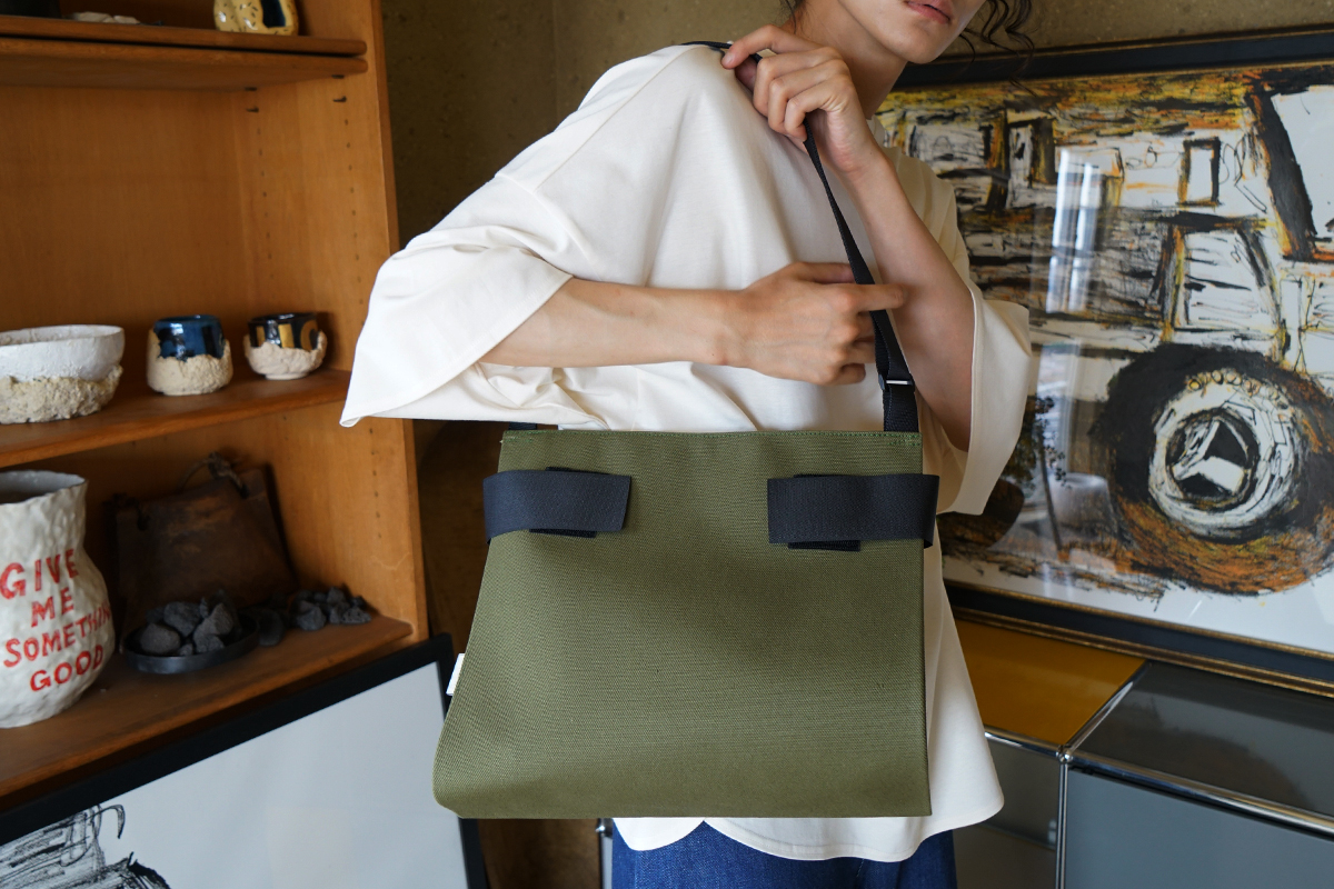 macromauro マクロマウロ WRAP BAG SHOULDER CANVAS M(KHAKI)