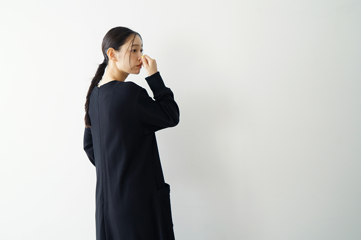 Mochi モチ sweat one piece [black]