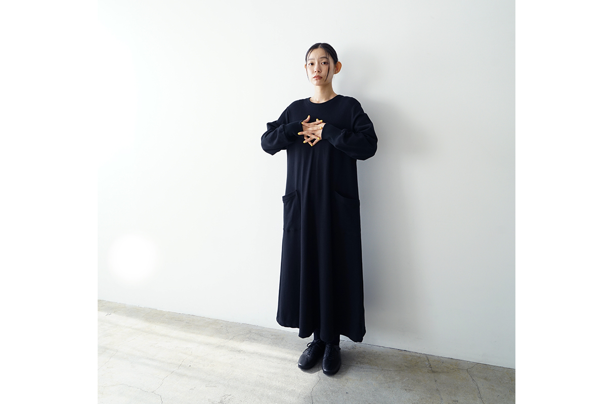 Mochi モチ sweat one piece [black]