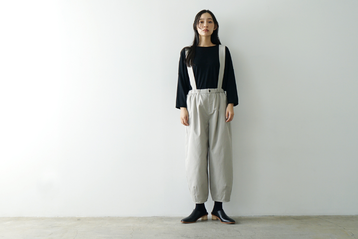 Mochi モチ suspenders cropped pants [chalk] サスペンダークロップドパンツ