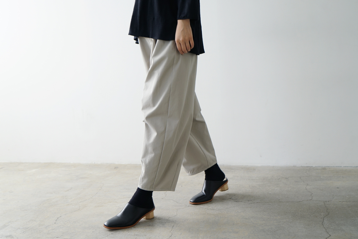 Mochi モチ suspenders cropped pants [chalk] サスペンダークロップドパンツ