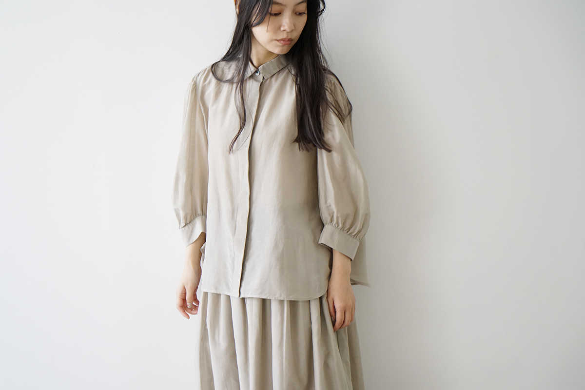 Mochi モチ puff sleeve gather blouse [sand] ギャザーブラウス