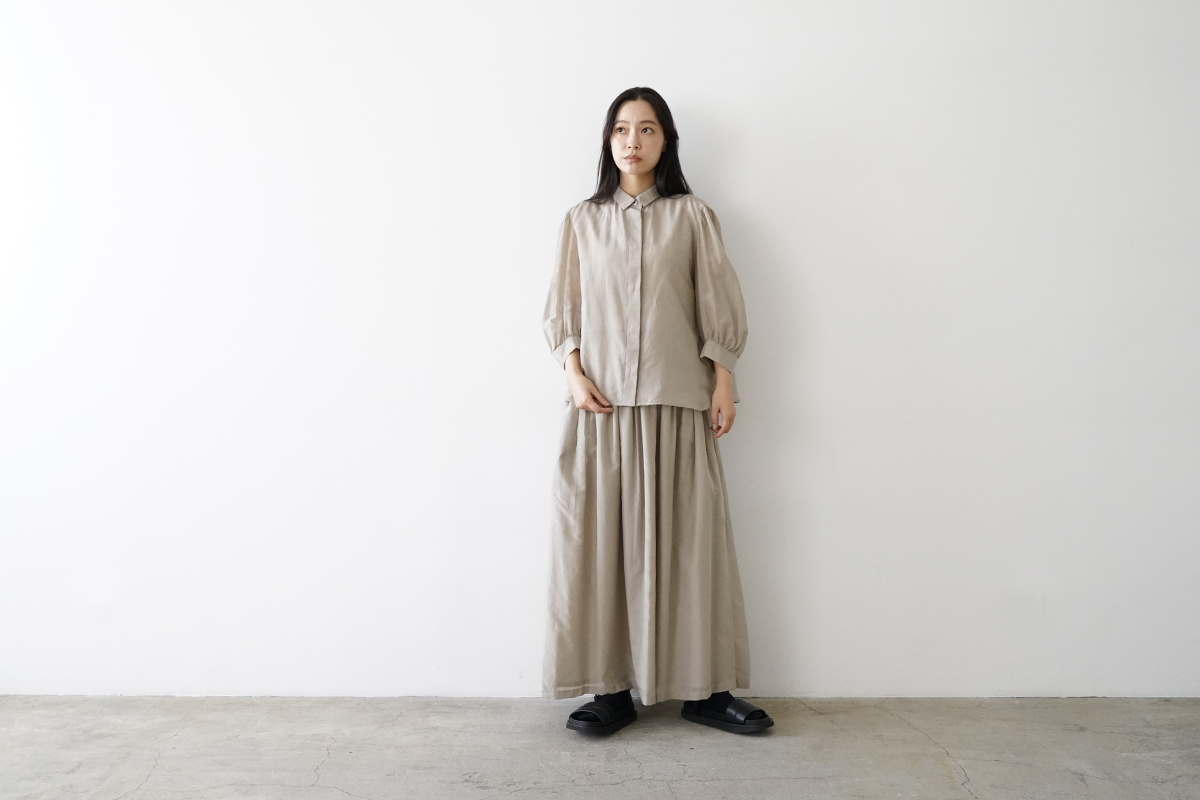 Mochi モチ puff sleeve gather blouse [sand] ギャザーブラウス