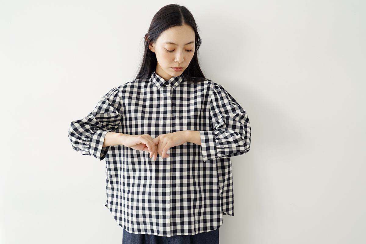 Mochi モチ puff sleeve gather blouse [gingham check] ギャザーブラウス