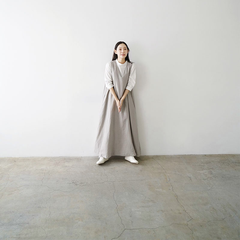 Mochi モチ linen v-neck dress [sand] フレンチリネンVネックドレス
