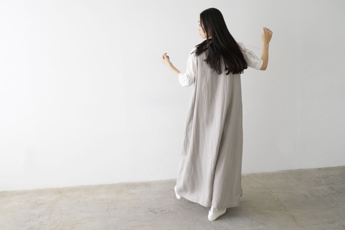 Mochi モチ linen v-neck dress [sand] フレンチリネンVネックドレス