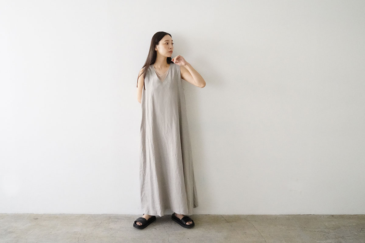 Mochi モチ linen v-neck dress [sand] フレンチリネンVネックドレス