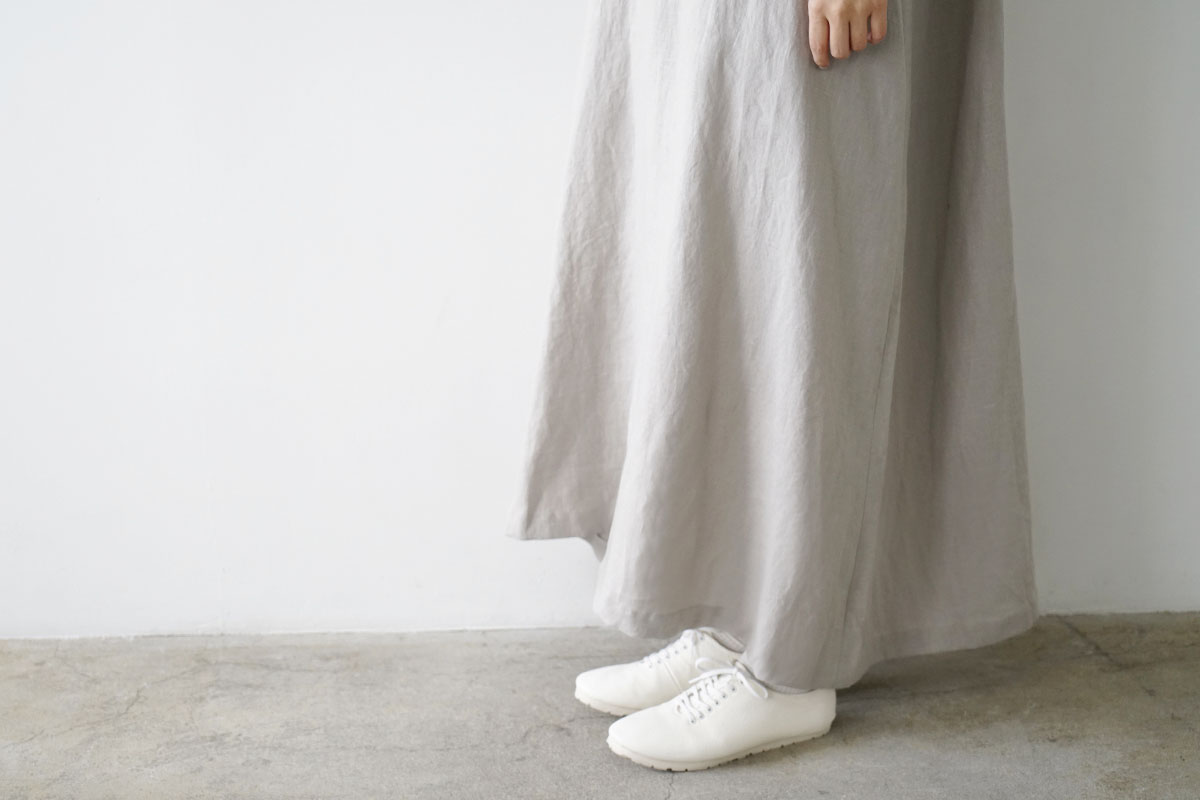 Mochi モチ linen v-neck dress [sand] フレンチリネンVネックドレス