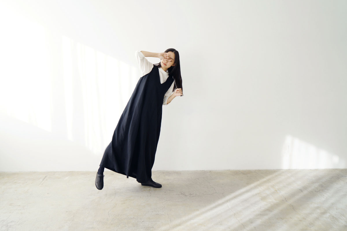 Mochi モチ linen v-neck dress [black] フレンチリネンVネックドレス