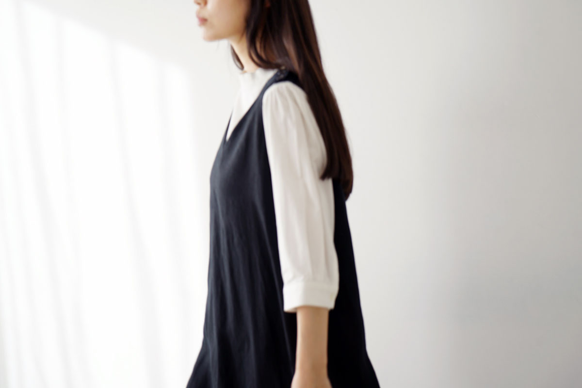 Mochi モチ linen v-neck dress [black] フレンチリネンVネックドレス
