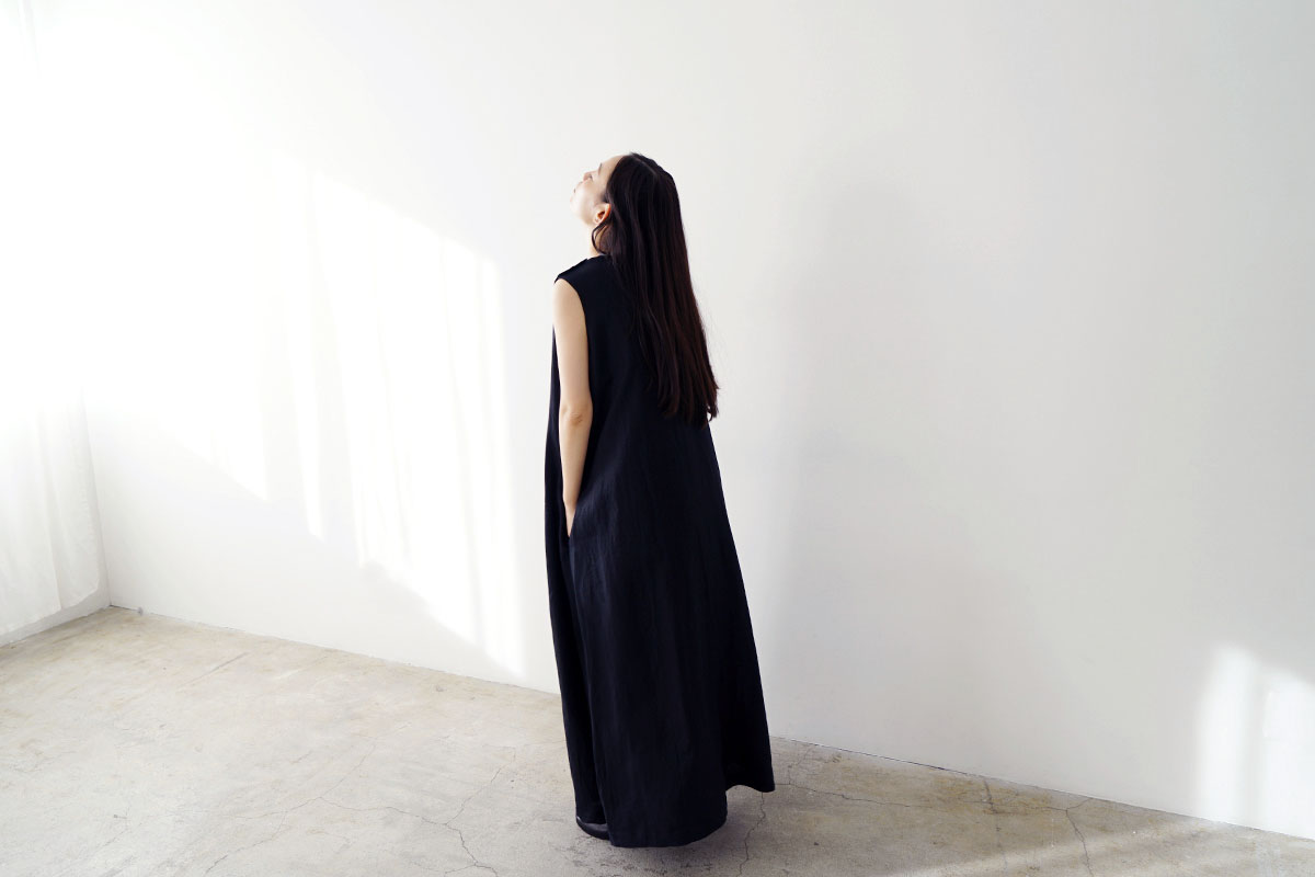 Mochi モチ linen v-neck dress [black] フレンチリネンVネックドレス
